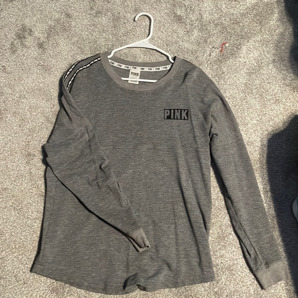 Long sleeve grey PINK shirt.